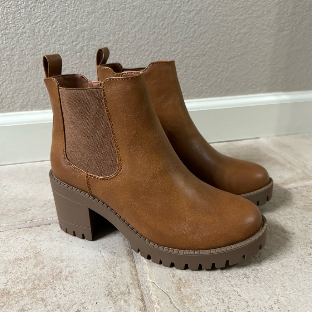 Brand new Cognac Platform Boots